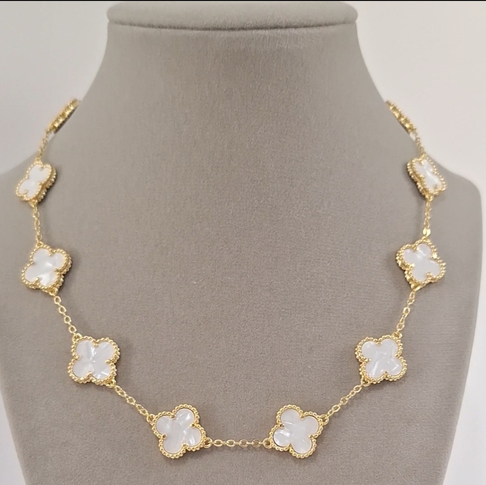 Mother Of pearl clover necklace
